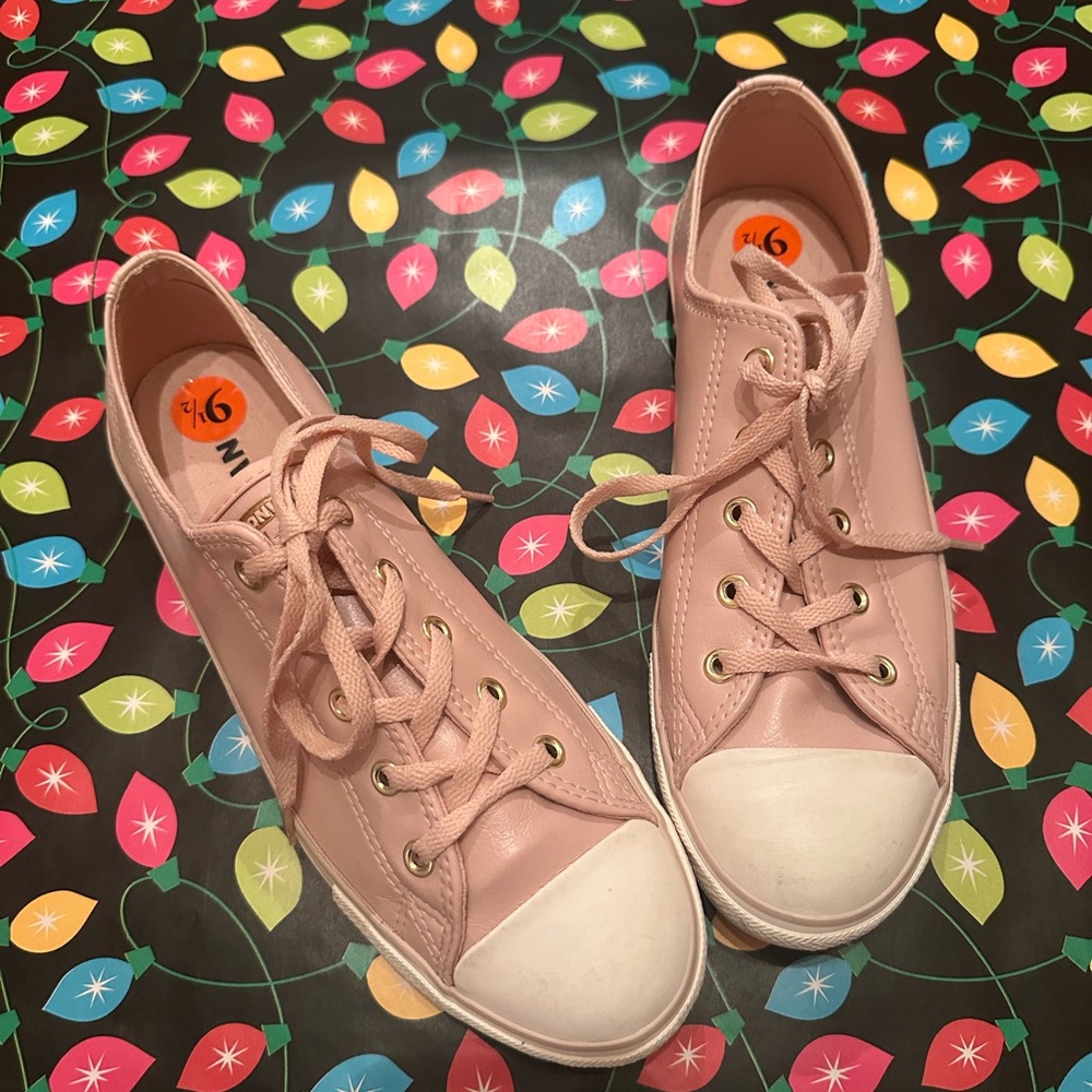 Converse women’s pink leather size 9.5